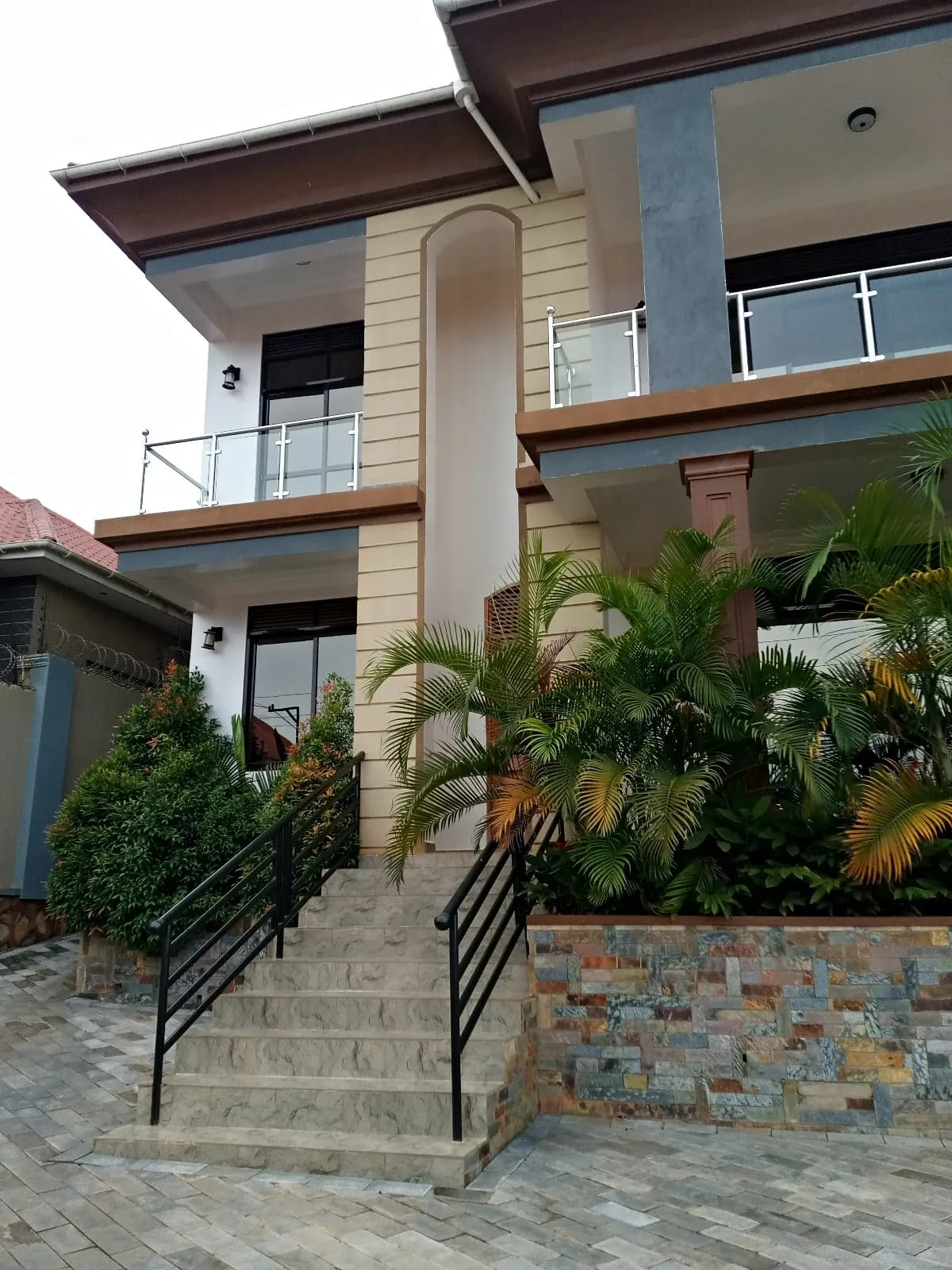 Modern Family Home - Image 1