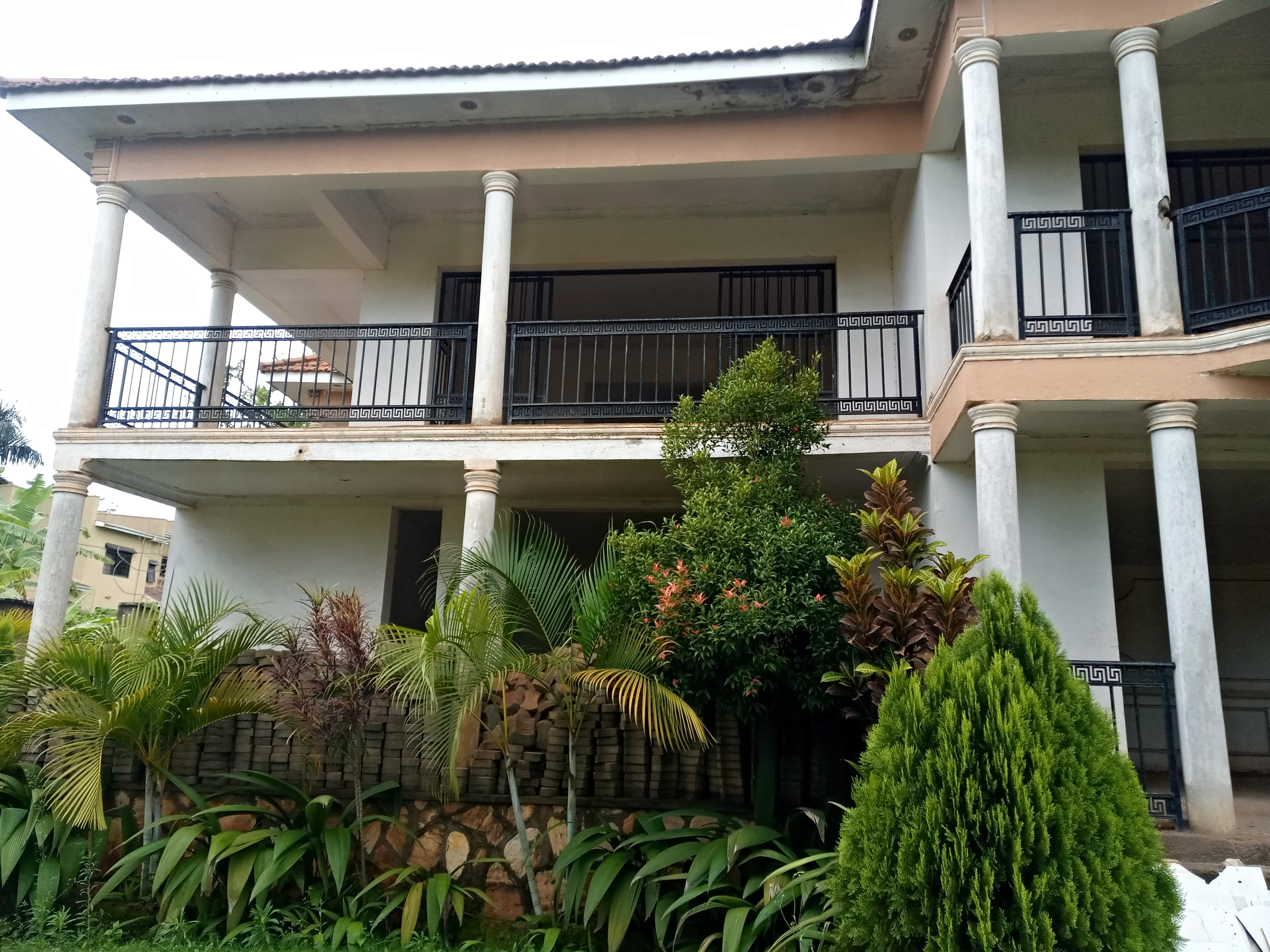 Modern Family Home - Image 1